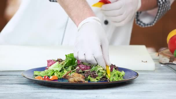 Chef preparing salad close up. — Stock Video