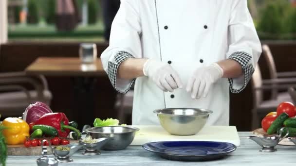 Chef preparando alimentos . — Vídeo de Stock