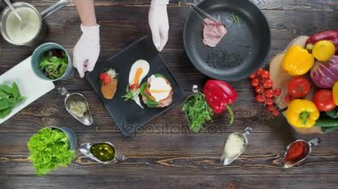 Elinde Şef, lezzetli yemekler.