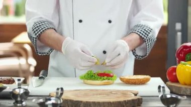 Lezzetli hamburger yapma Şef.