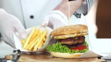 Elinde Şef, fast food.