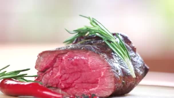 Steak, Rosmarin und Chili. — Stockvideo