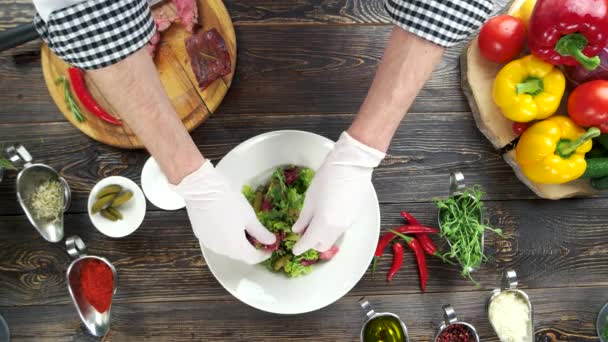 Préparation de salade de boeuf .