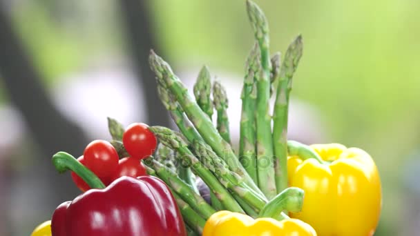 Verduras frescas de cerca. — Vídeo de stock