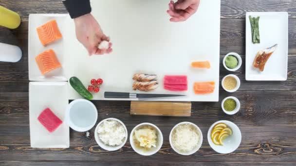 Manos de chef de sushi . — Vídeos de Stock