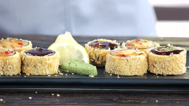 Sushi garnished with chopped pistachios. — Stock Video