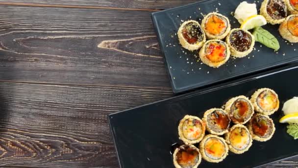 Sushi auf Holzgrund. — Stockvideo