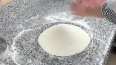 Elinde Şef, gıda hazırlama.