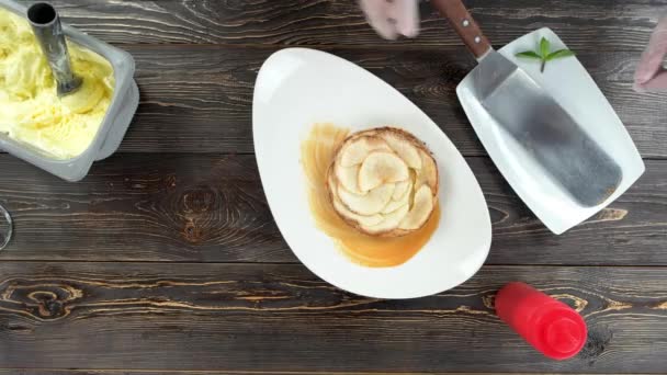 Hands of chef making dessert. — Stock Video