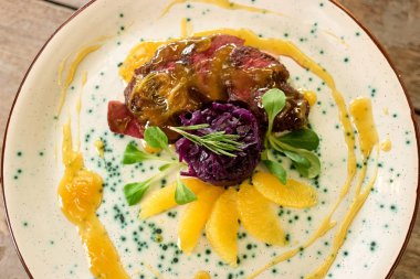 portakal soslu ördek göğsü.