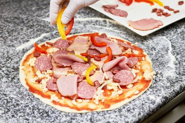 Bell bepper dilim pizza için ekleme.