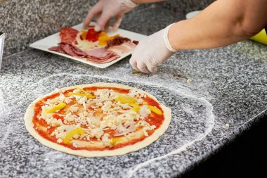 Pizza grabing maddeler.