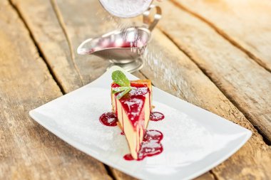 Beyaz toz ile flouring pasta.