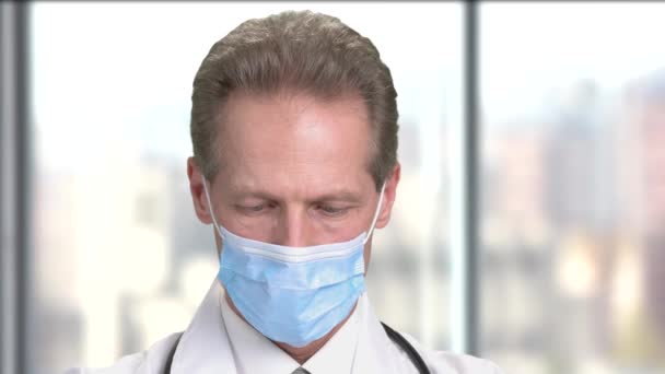 Close up face of a surgeon doctor working. — Stock Video