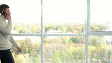 Saat ara ile office, windows arka plan.