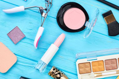 Kadın şık makyaj aksesuarları.