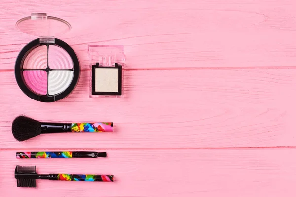 Sombras de ojos rosadas y neutras, espacio para copiar . — Foto de Stock