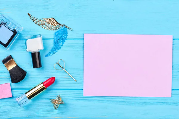 Cosmetici e accessori moda flat lay . — Foto Stock