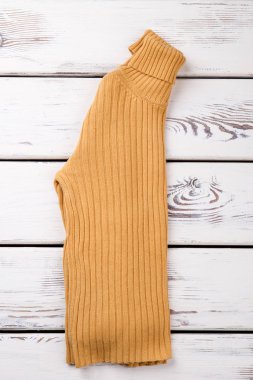 Kadın bej boğazlı kazak.