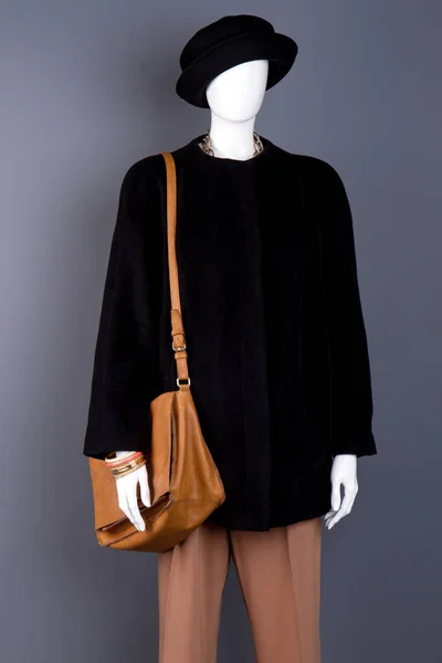 革製ファッションのハンドバッグの女性マネキン. — ストック写真