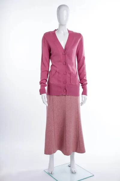 Розовый кардиган и юбка для женщин . — стоковое фото