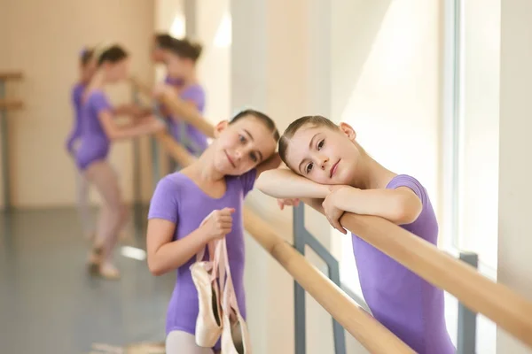 Teen ballerina in ballet class. — Stock Photo, Image