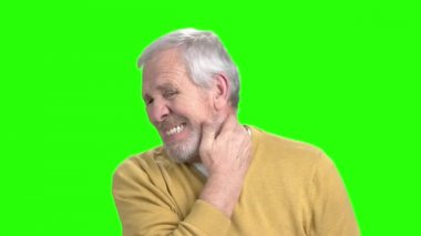 Yaşlı adam neckache acı.