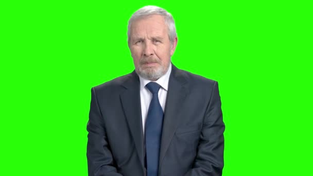 Homem de negócios idoso chocado, tela verde . — Vídeo de Stock