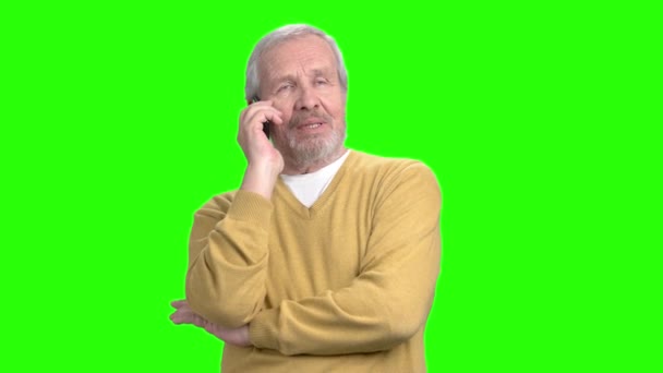 Elderly man talking on phone. — Stock Video