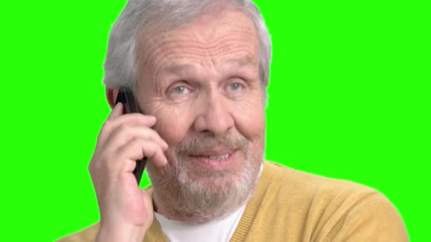 Close up senior man talking on phone. — Stock Video