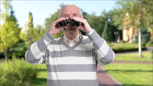 Man with binoculars, nature background. — Stock Video