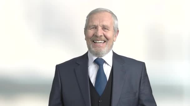 Joyful senior businessman, blurred background. — Stock Video