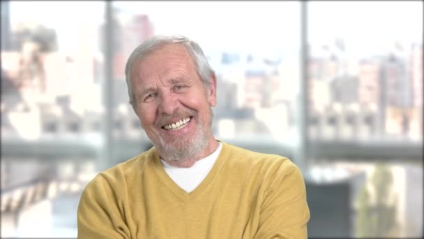 Ritratto di anziano uomo sorridente . — Video Stock