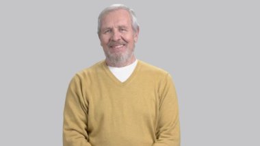 Htumb kadar neşeli yaşlı adam.