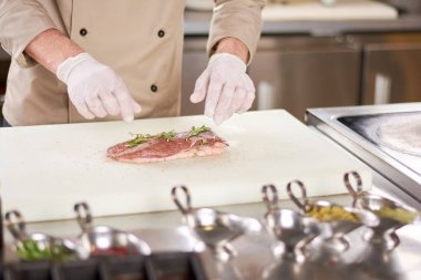 Rosemary ile ördek ham meme.