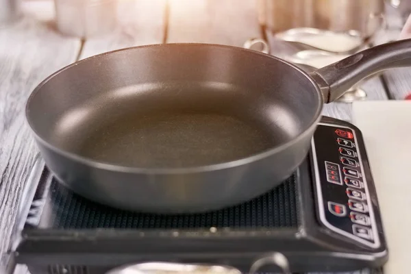 Empty skillet on electric stove. — Stock Photo, Image