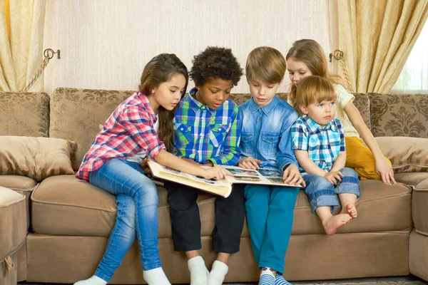 Children looking through photo album. — Stock Photo, Image