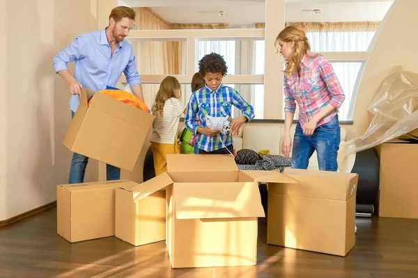 Family moving out. — Stock Photo, Image