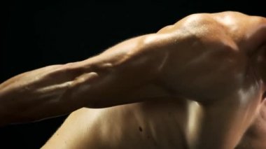 Adam yakından ile Halter egzersiz.