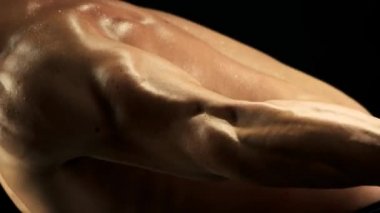 Yakışıklı adam bina kas.