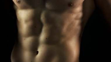 Sportif erkek gövde kapatın.