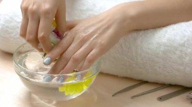 Spa, ağır çekim almak eller.