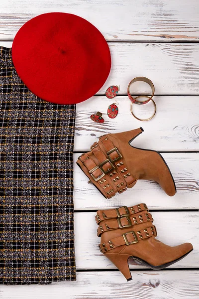 Damenbekleidung für stylisches Winteroutfit. — Stockfoto