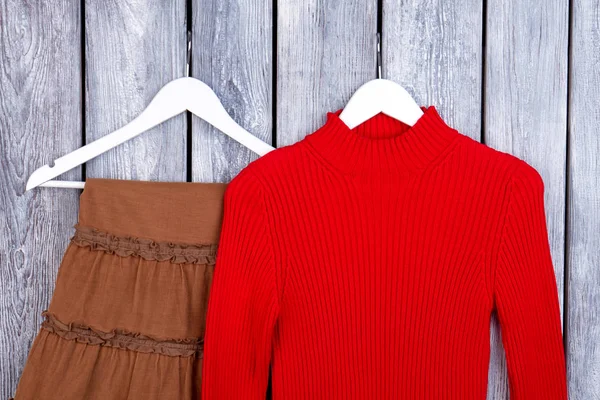 Üstten Görünüm sonbahar giyim askıları.