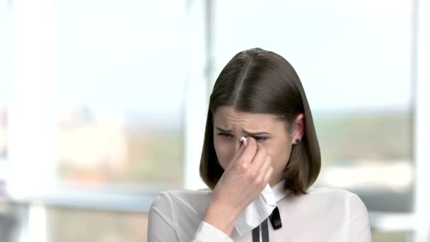 Close up young woman is crying. — Stock Video