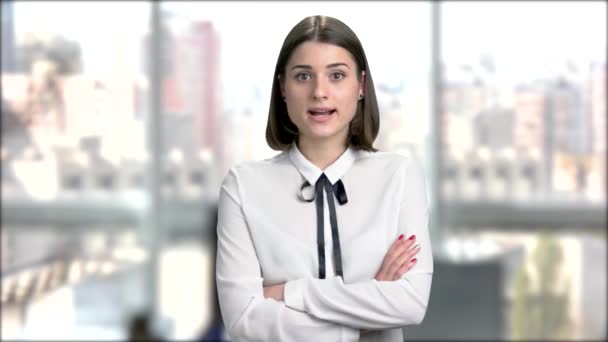 Portrait of young irritated business woman. — Stock Video