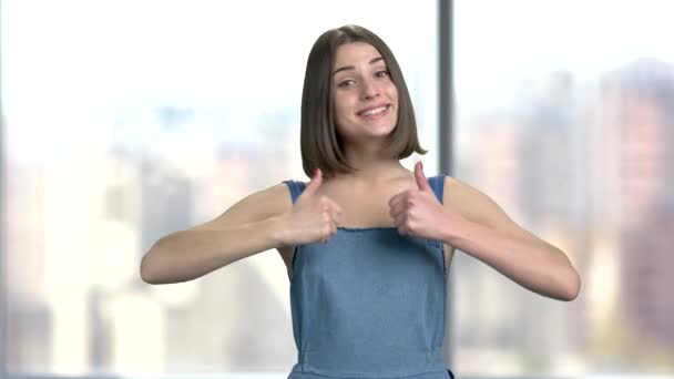 Beautiful girl gesturing ok with two hands. — Stock Video