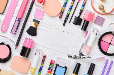 Makyaj kozmetik ahşap arka plan ayarla.