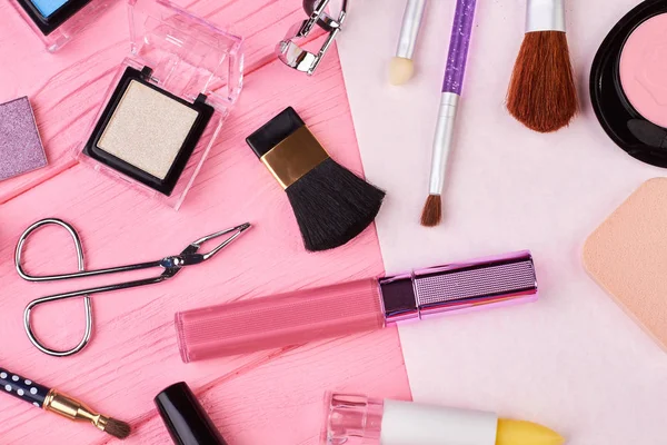 Maquillaje y productos cosméticos de belleza . — Foto de Stock