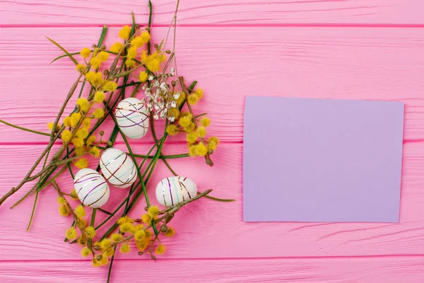 Primavera composição Páscoa e cartão em branco . — Fotografia de Stock